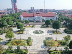 Pemkot Surabaya Wajibkan Izin RT/RW dan Lurah untuk Tenda Hajatan Tutup Jalan