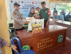 Babinsa Koramil Babat Dampingi Penyaluran Bantuan Pangan di Lima Desa