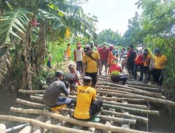 Jembatan Ambles di Talunrejo, Kapolsek Bluluk Pimpin Aksi Cepat Bangun Jembatan Darurat