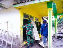 Misi Kemanusiaan Divif 2 Kostrad di Zona Bahaya Semeru