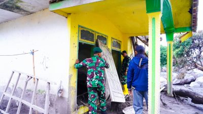 Misi Kemanusiaan Divif 2 Kostrad di Zona Bahaya Semeru