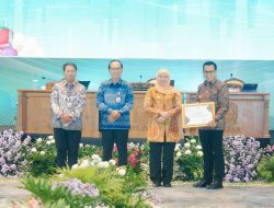 Tekuk Inflasi, Pacu Digital: Kota Batu Terima Penghargaan TP2DD Paling Efisien 