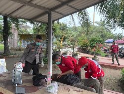 Aksi Humanis Personil Sat Samapta Polres Madiun Kota Bersama PMI Kota Madiun: Evakuasi Seorang Pria Sakit dan Lemas di Alun-Alun