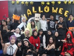 Himaprodi Sastra Inggris Unitomo Gelar Perayaan Halloween dan Thanksgiving 2025