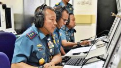 Komandan Sekolah Staf Dan Komando Angkatan Laut Menerima Dari Dankodiklatal Brevet Kehormatan Principal Warfare Officer 2025