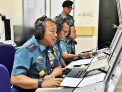 Komandan Sekolah Staf Dan Komando Angkatan Laut Menerima Dari Dankodiklatal Brevet Kehormatan Principal Warfare Officer 2025