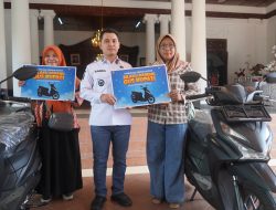 Gus Bupati Mojokerto Serahkan Dua Unit Motor Untuk Warga