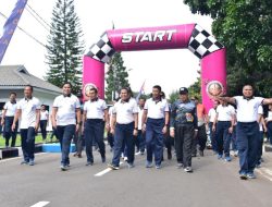 Kepala Staf Angkatan Laut Laksamana TNI Dr. Muhammad Ali,SE,,M,,M,M,Tr,Opsla, Memimpin Langsung Kegiatan Olahraga Bersama Prajurit Petarung Marinir