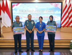 Pangkoarmada II Didampingi Ketua Gabungan II Jalasenastri Koarmada RI Melepas Keberangkatan Prajurit Koarmada II Yang Mendapat Kesempatan Melaksanakan Ibadah Umroh 2025