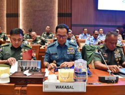 Wakasal Mendampingi Menteri Pertahanan RI Dan Panglima TNI Rapat Kerja Bersama Komisi I DPR RI