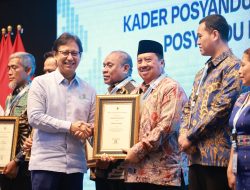 Bupati Warsubi Menerima Penghargaan Intervensi Spesifik Stunting Terbaik Nasional 2025