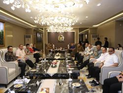 Wali Kota Eri Cahyadi Dampingi Warga Rapat Lanjutan bersama Pertamina Terkait Eigendom hingga Ada Solusi