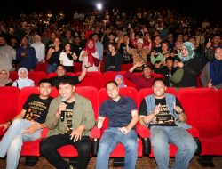 Walikota Eri Nobar Film Karya Arek Suroboyo “Pesugihan Setan Gagak” di TP