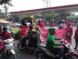 PAC PDIP Jambangan Berbagi Paket Makanan, Perkuat Tradisi Gotong Royong